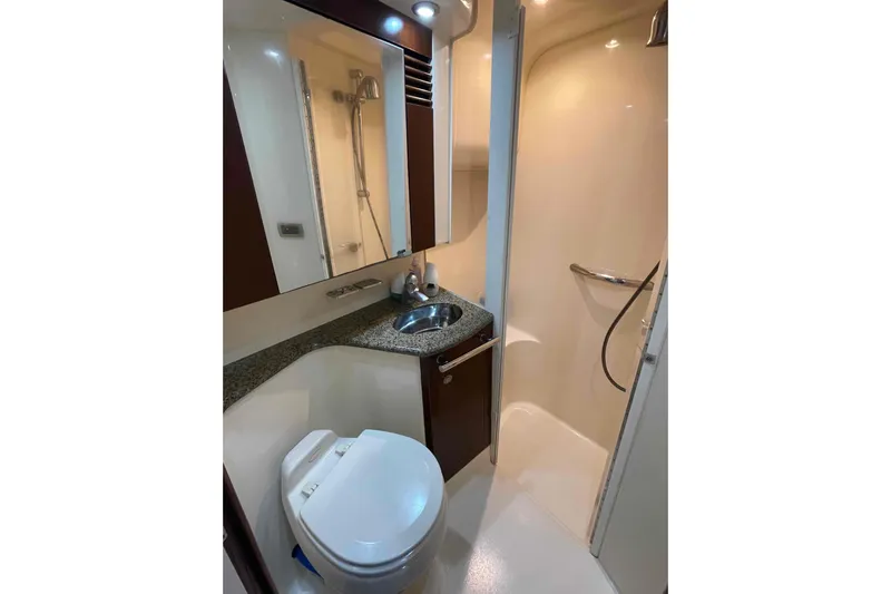 Beira Mar Yacht Photos Pics Luxurious bathroom in 2005 Sea Ray 420 Sedan Bridge yacht with modern amenities.