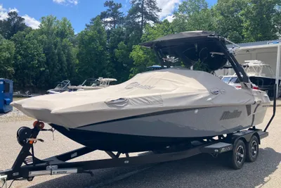 2019 Malibu Wakesetter 22 MXZ