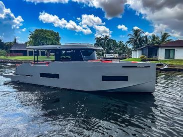 2023 50' De Antonio Yachts-D50 Coupé Fort Lauderdale, FL, US