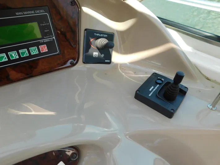  Yacht Photos Pics Control panel of a 2004 Sea Ray 600 Sun Sport boat with thruster joystick.