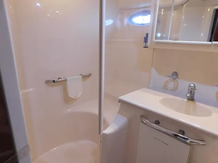 Yacht Photos Pics Bathroom interior of 2004 Sea Ray 600 Sun Sport yacht, featuring sink and shower.