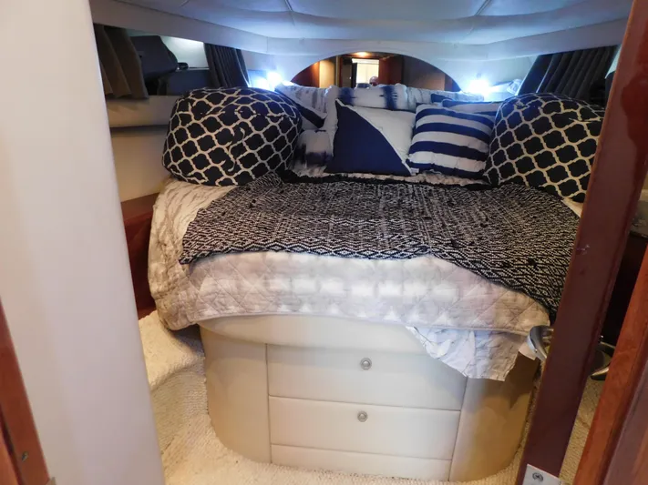  Yacht Photos Pics Luxurious cabin interior of 2004 Sea Ray 600 Sun Sport yacht with stylish bedding.