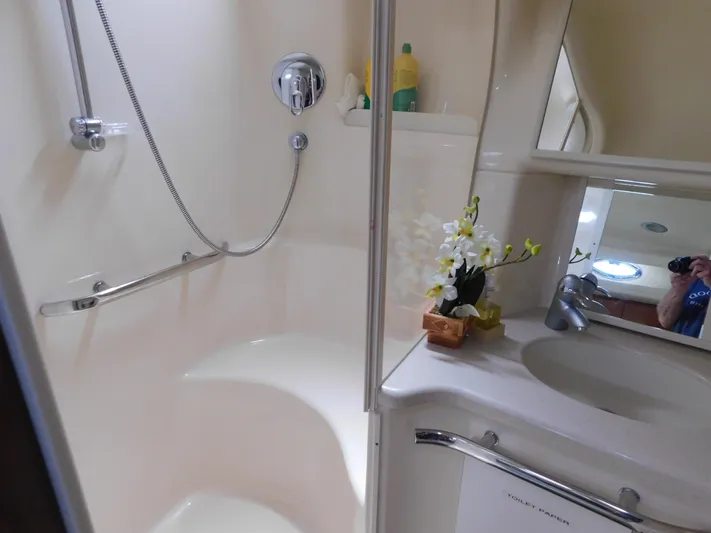  Yacht Photos Pics Luxurious bathroom in 2004 Sea Ray 600 Sun Sport yacht with shower and sink.