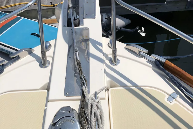  Yacht Photos Pics Bow of 2009 Sabre 40 Sedan yacht with anchor chain and ropes.