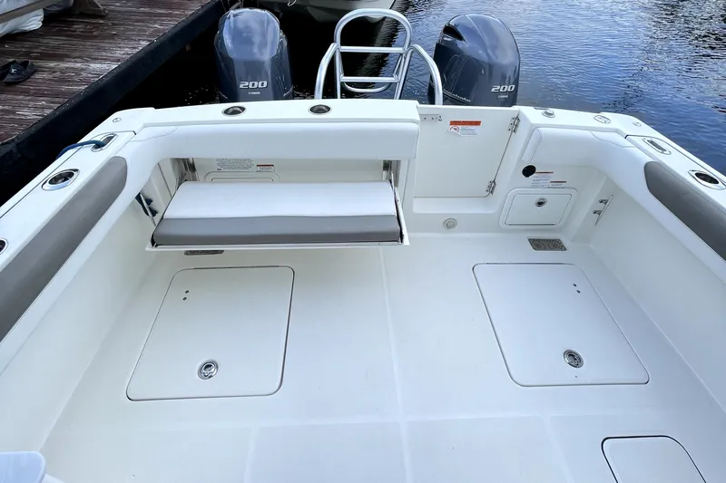  Yacht Photos Pics 2021 World Cat 280 DC-X boat deck with dual engines and seating area.