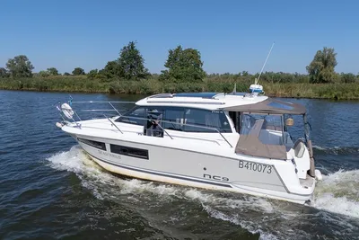 2017 Jeanneau NC 9
