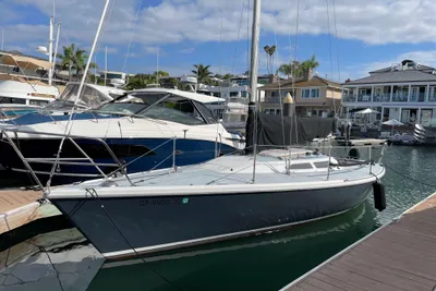 Catalina Capri 30