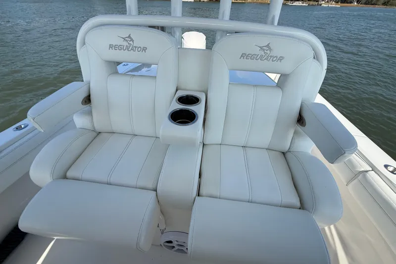  Yacht Photos Pics 2020 Regulator 31 boat seats with cup holders on a calm water backdrop.