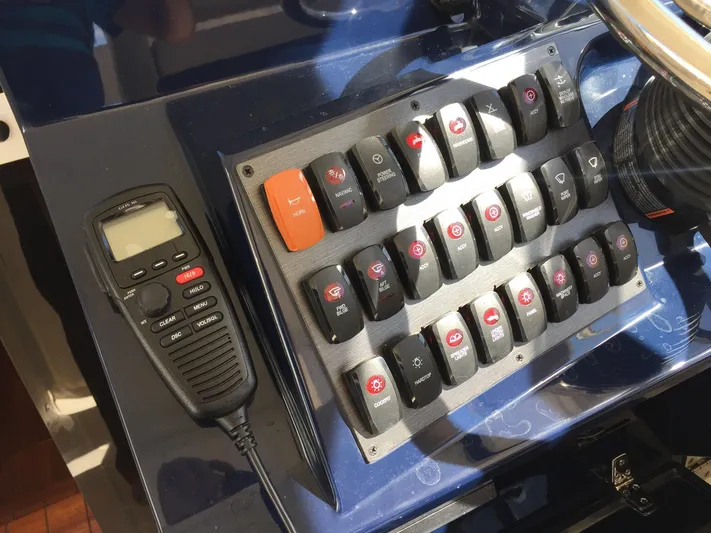  Yacht Photos Pics Control panel and radio of 2015 Pursuit SC 365i Sport Coupe boat.