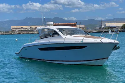 Pursuit SC 365i Sport Coupe