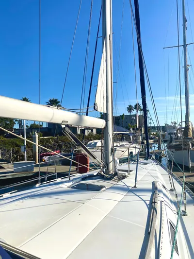 Alpha Carina Yacht Photos Pics 1993 Beneteau Oceanis 440 sailboat docked under clear blue sky.