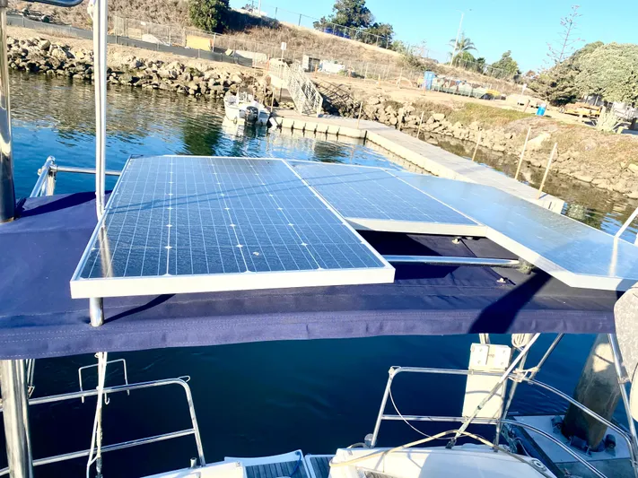 Alpha Carina Yacht Photos Pics Solar panels on a 1993 Beneteau Oceanis 440 yacht docked at a marina.