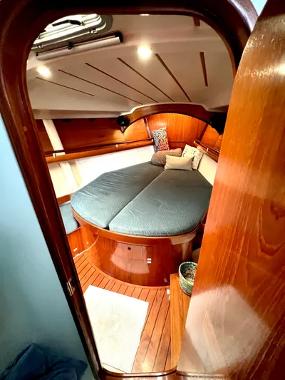 Alpha Carina Yacht Photos Pics Cozy cabin interior of 1993 Beneteau Oceanis 440 sailboat with wooden finish.