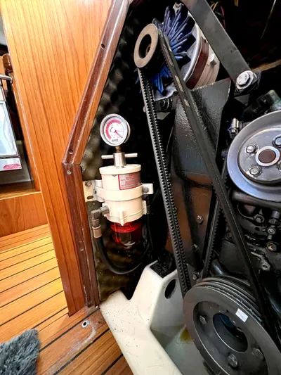 Alpha Carina Yacht Photos Pics Engine compartment of a 1993 Beneteau Oceanis 440 sailboat, showcasing mechanical components.