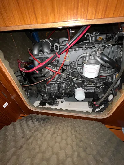 Alpha Carina Yacht Photos Pics Engine compartment of a 1993 Beneteau Oceanis 440 sailboat, showcasing wiring and components.