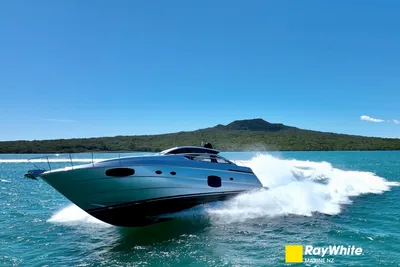 Pershing 62