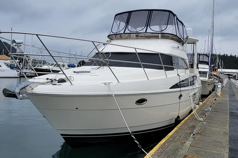  Yacht Photos Pics 2006 Meridian 408 Motoryacht docked at marina.