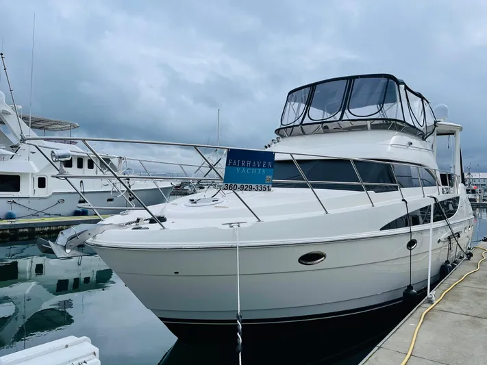 Yacht Photos Pics 2006 Meridian 408 Motoryacht docked at marina.