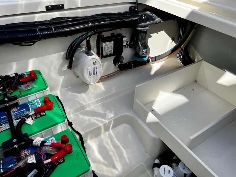 2020 Boston Whaler 350 Outrage