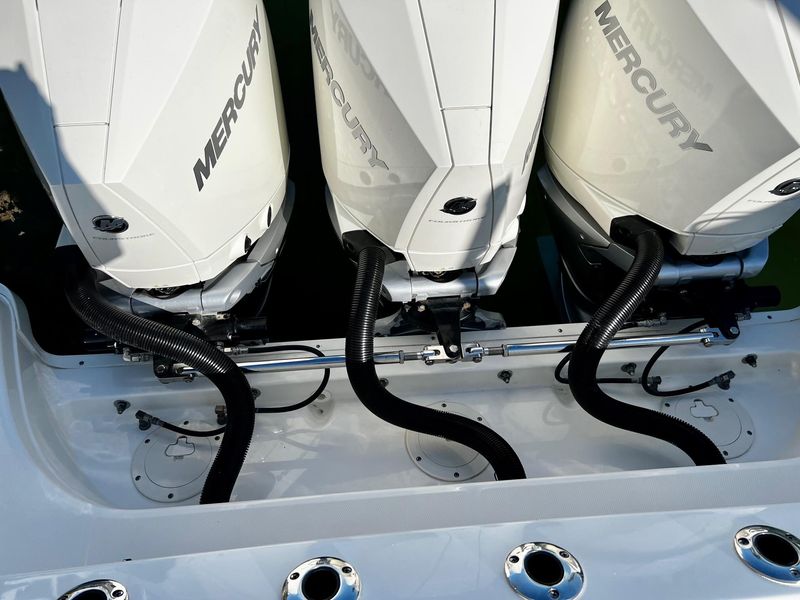 2020 Boston Whaler 350 Outrage