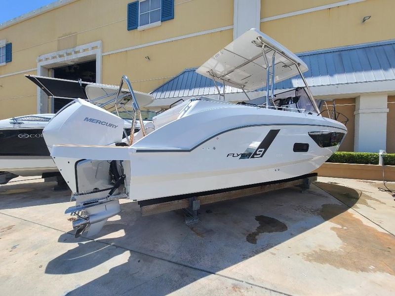 2023 Beneteau Flyer 9