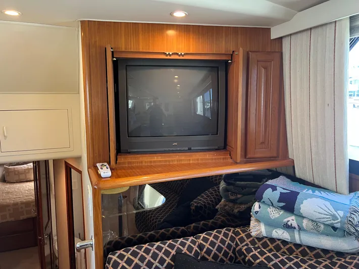  Yacht Photos Pics 1995 Viking Sports Yacht interior with vintage JVC TV and cozy blankets.