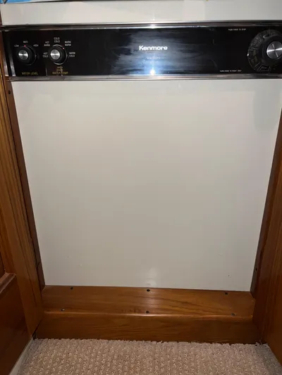  Yacht Photos Pics Kenmore dishwasher in a 1995 Viking Sports Yacht kitchen area.