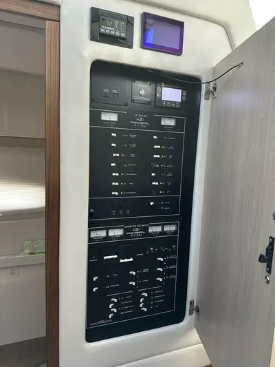 The Lopez Dream Two Yacht Photos Pics 2023 Regal 38 Fxo - Image 11