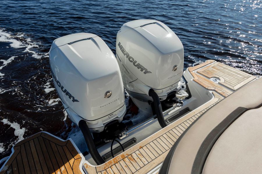 2018 Sea Ray 310 SLX OB