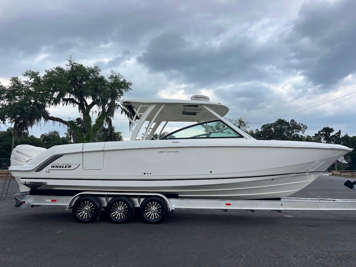 2019 Boston Whaler 320 Vantage Dual Console for sale - YachtWorld