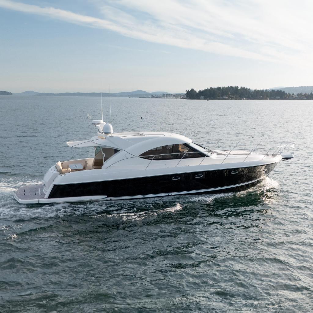 Riviera 5000 Sport Yacht