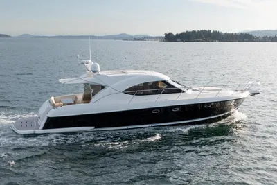 Riviera 5000 Sport Yacht