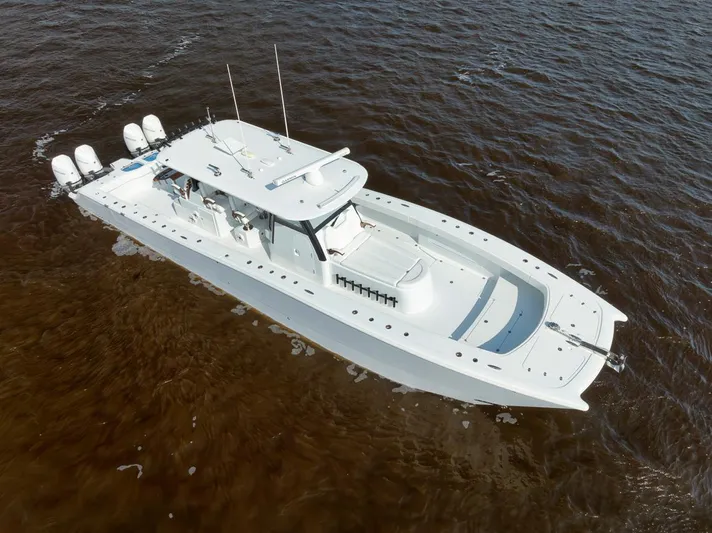  Yacht Photos Pics Freeman 47 boat, 2023 model, cruising on open water.