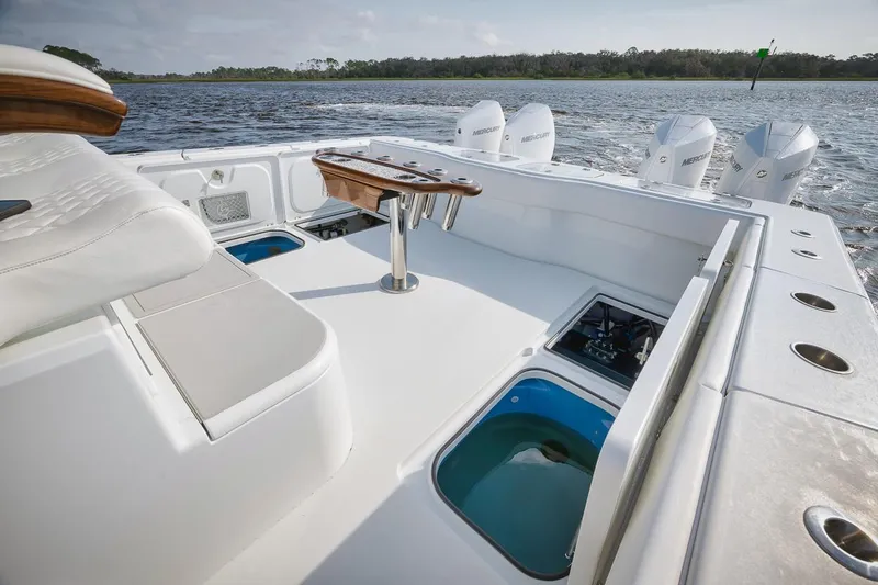 Yacht Photos Pics Freeman 47 boat interior, 2023 model, featuring spacious deck and multiple storage compartments.