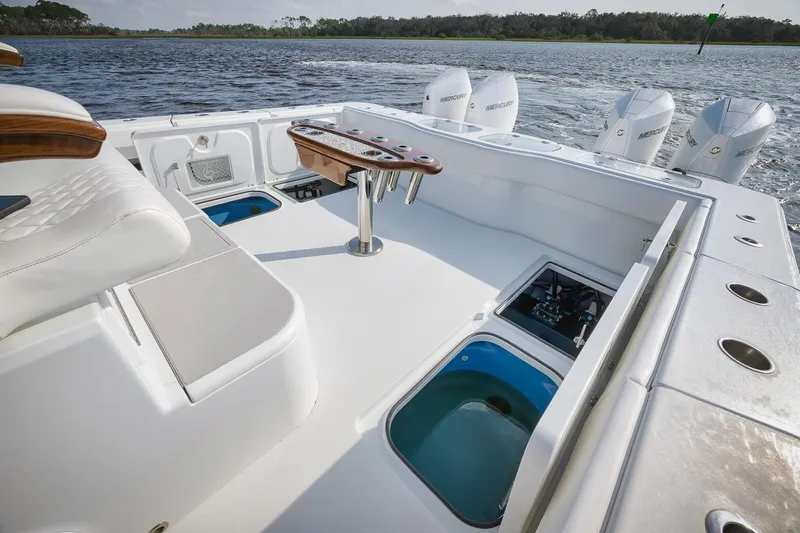  Yacht Photos Pics Freeman 47 boat interior, 2023 model, featuring spacious deck and multiple storage compartments.