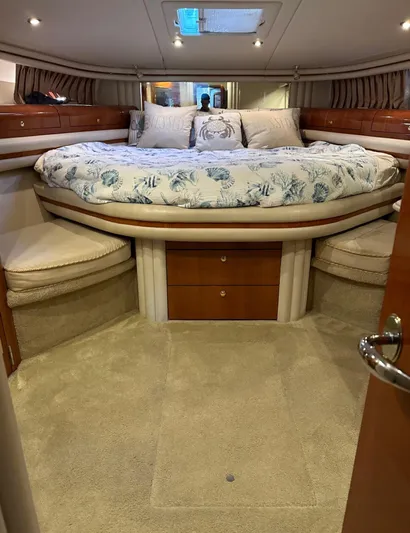  Yacht Photos Pics Luxurious bedroom in a 2001 Sea Ray 560 Sedan Bridge yacht with a round bed.