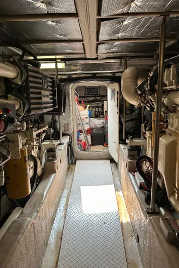  Yacht Photos Pics Engine room of a 2001 Sea Ray 560 Sedan Bridge yacht.