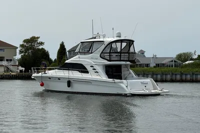Sea Ray 560 Sedan Bridge
