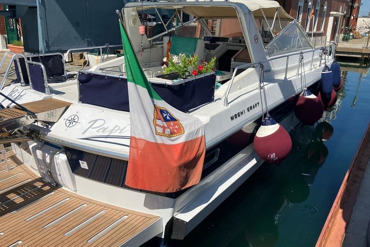 1987 Mochi Craft 42 Tuxedo