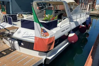 1987 Mochi Craft 42 Tuxedo