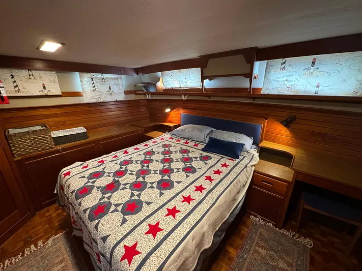 Carolina Breeze Yacht Photos Pics 