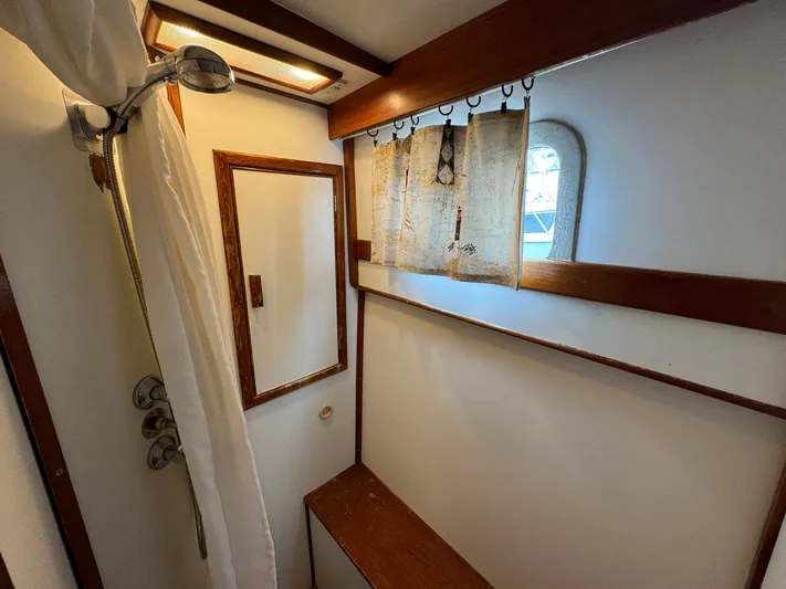 Carolina Breeze Yacht Photos Pics 