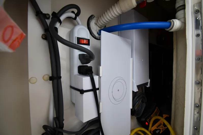  Yacht Photos Pics Electrical setup inside a 2000 Sea Ray 460 Sundancer boat, featuring cables and switches.