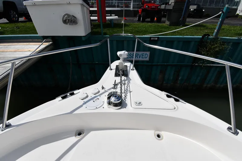  Yacht Photos Pics Bow view of 2000 Sea Ray 460 Sundancer docked at marina.