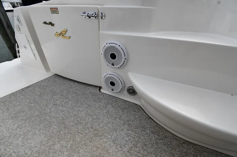  Yacht Photos Pics 2000 Sea Ray 460 Sundancer boat deck with speakers and carpeted flooring.