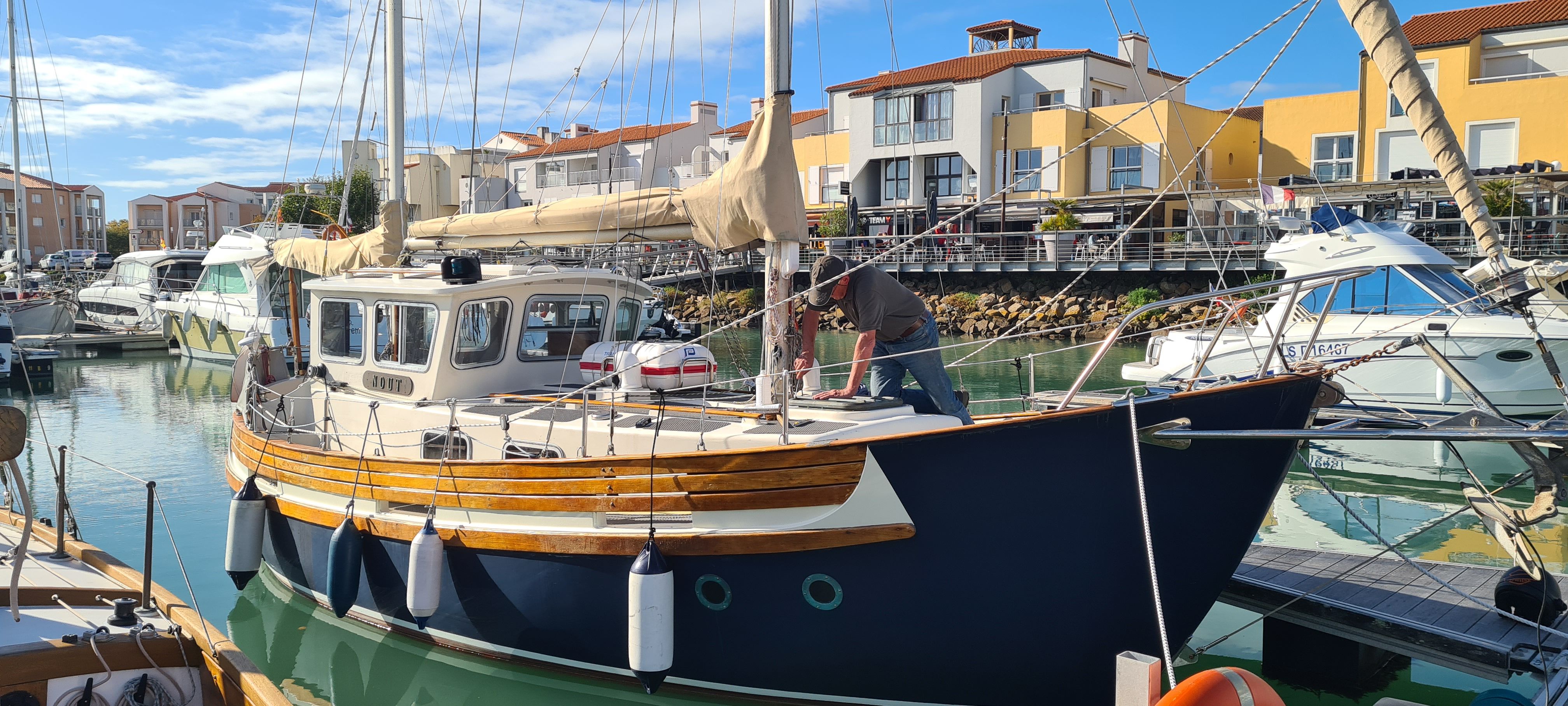 1976 Custom Fairways Marine Fisher 30