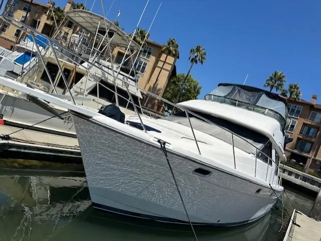  Yacht Photos Pics Bayliner 3988 Command Bridge Motoryacht 2002 docked at marina with clear blue sky.