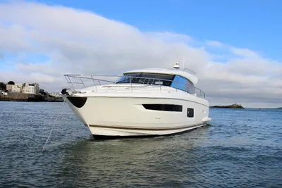 2018 Prestige 560 S