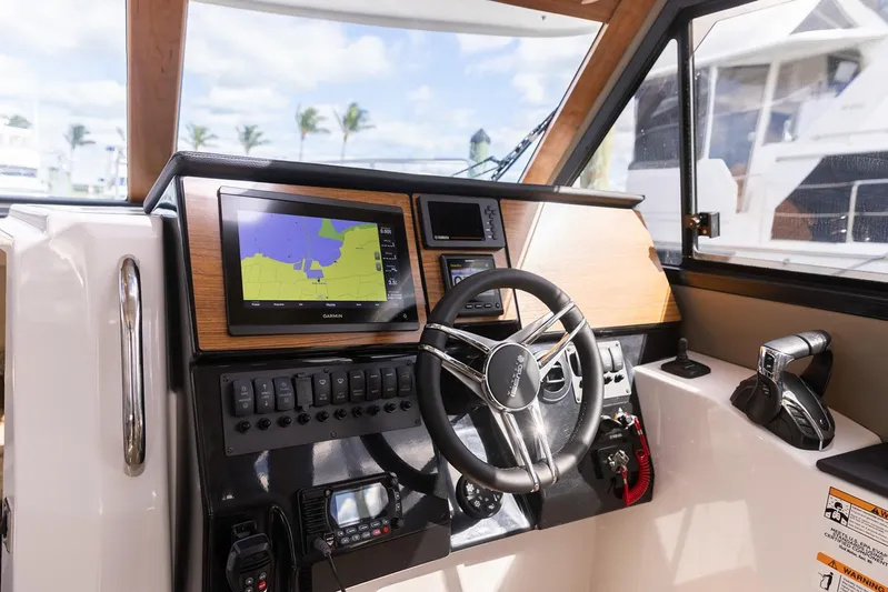  Yacht Photos Pics Manufacturer Provided Image