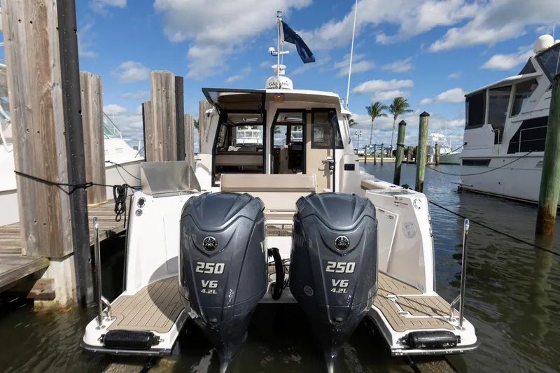  Yacht Photos Pics Manufacturer Provided Image